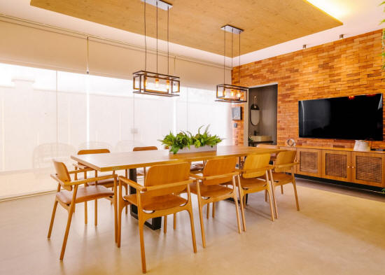 Cosmopolitan style dining room design