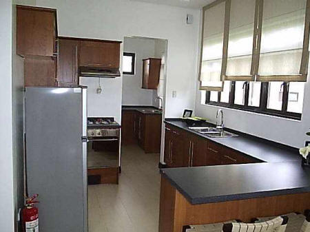 http://www.philippineinteriordesign.com/images/big_kitchen.jpg